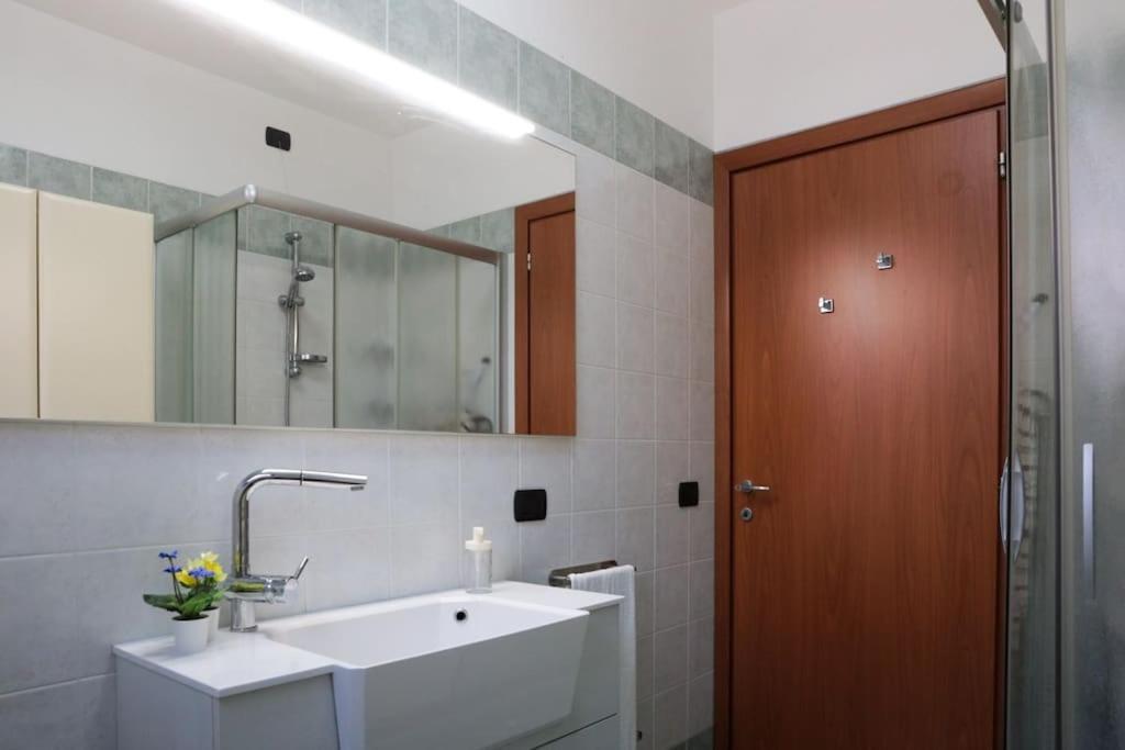 15 Min Padova Appartamento Moderno Travato Legnaro Eksteriør billede